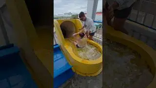 FLUSH INTO THE BIG BOWL‼️😄🤣😍 #shorts #waterpark