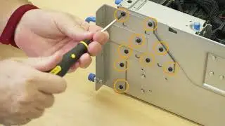 ThinkSystem SR950 V3 removing an EIA flange