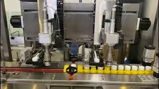 Two heads tracking type bottles screw capping machine