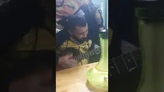на гитаре