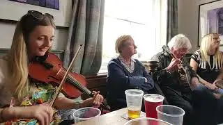 Ant sings and Banjos, Lizzy fiddles and Ruth sings County Downs. Kings head Upton folk festival 2022