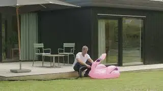 Nilfisk Wet & Dry Vacuum blowing function - inflatable flamingo