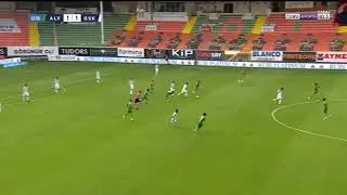 15 Soner,Sandro Lima savunma arasına pas