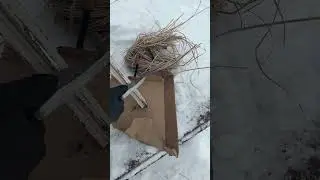 Разведение огня с помощью снегоступов