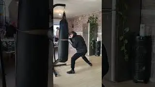 exercice de boxe anglaise au sac de frappe 🙏🏼💪