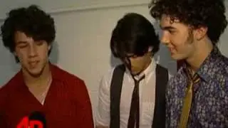 Jonas Brothers Rock NYC Apple Store
