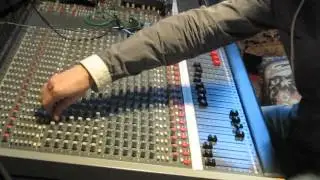Digistep (Dubkasm) mixing dubplate cuts of Gorgon Sound's - Find Jah Way