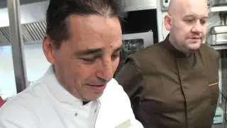 Micka&euml;l Diore Pr&eacute;sentation de la planche avec l'Equipe