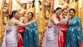 Mukherjee Sisters CUTE Argument Over Puja Selfie At Durga Navami | Rani, Sharbani & Tanisha