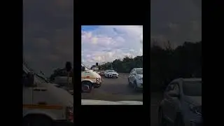 Taxi Driver vs Ordinary Driver  - Who has right of way? - Only in South Africa!