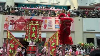Singapore WestMall Yiwei War Drum, Dragon and High Pole Lion Dance (藝威舞狮）