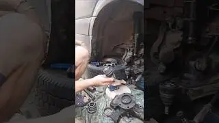 Меняю шаровую опору и поворотный кулак на Sprinter W906