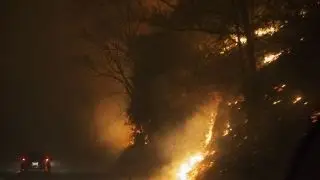 Wildfires force thousands to evacuate Tennessee resort towns
