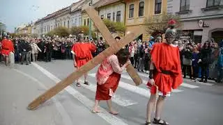Živá krížová cesta sa z online priestoru preniesla po pandémii opäť do ulíc Prešova