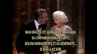 William HOLDEN piège B.Stanwick et lui tire une révérence en disciple reconnaissant 39 ans plus tard