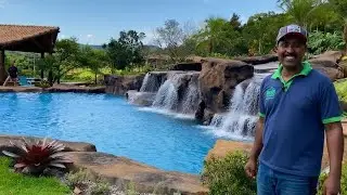 O SÍTIO PARECE UM PARAÍSO COM CACHOEIRA ARTIFICIAL E CHALÉS