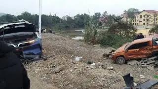 Clip TNGT: Vinfast VF 9 đ&acirc;m Mitsubishi Triton bắn xuống vệ đường