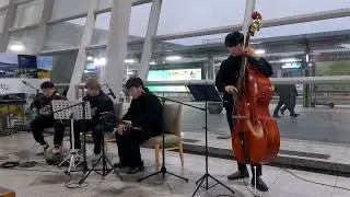 Musical performance while waiting train at railway Station.....just korean things