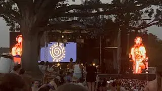 Lizzy McAlpine - Bless The Broken Road + Leaving On A Jet Plane [ LIVE @ HINTERLAND 2024 ]