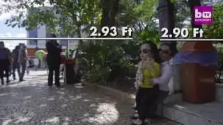 World smallest wedding couple