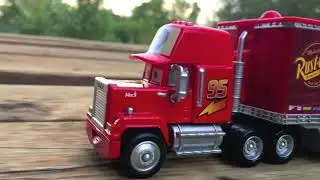 MACK HAULER CRASH?! 🚛 Lightning McQueen, Frank the Combine & Color Change Toys UNBOXING!