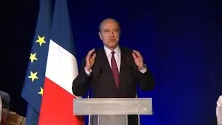 Juppé hué, Sarkozy acclamé à un meeting à Bordeaux