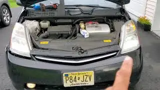 (Part 1)2008 Toyota prius HID headlight bulb replacement. Second generation prius.