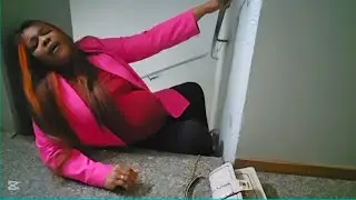 The struggle of a 9-month pregnant woman to endure contractions after she fall down in the steps