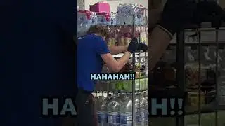 Малыш Тим получает помощь в Tesco