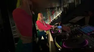 Обожаю этот трек, а особенно дроп в нем 😃🔥 monkey banana 🍌 #dj #clubbing #party #clubmusic #dance