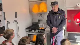 Na Glavnem trgu gasilci s čolnom, več cisternami, dronom in gasilsko lestvijo. Kaj se dogaja?