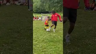 &ldquo;Nutmeg him&rdquo; 🤣 #football #skills #soccer #futbol #nutmeg #panna
