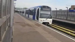 RET Metro 2*Type RSG3 vertrekt op station Rhoon richting De Akkers