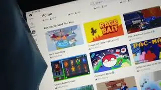 Красный, белый, синий и черный играют в какие-то игры.