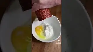 Тарт с карамелизированным луком и грюйером