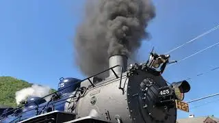 Reading & Northern 425 - backing up and coupling to passenger cars