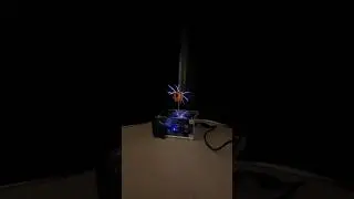 Lightning vs 👁️ &rlm;#plasmaspeaker #byeler   &rlm;#electricarc  &rlm;#soundandlight