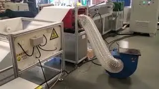 Machine for melt blown nonwoven fabric making