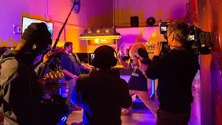 Mit dem Hotrod durch die T&uuml;r - Buddy unterwegs beim Black LaserTag in Aachen