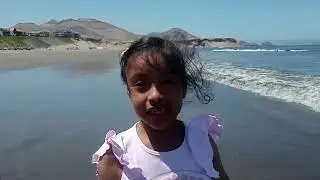 Ma Sol y Adelaida en playa de Malabrigo