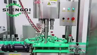 玻璃瓶装果汁饮料热灌装封口生产线Hot filling and sealing production line for glass bottled fruit juice beverages.