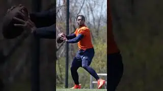 Justin Fields First pass to DJ Moore as Chicago Bears teammates 🐻⬇️ #shorts #chicagobears