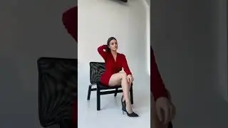 Платье мини с глубоким декольте красное