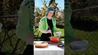 Delicious & healthy stinging nettle soup! 🥣 #village #cooking #stingingnettle #outdoors