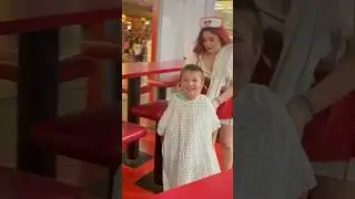 Got spanked at the restaurant#shorts #lasvegas #lasvegasfood #heartattackgrill #foodinvegas
