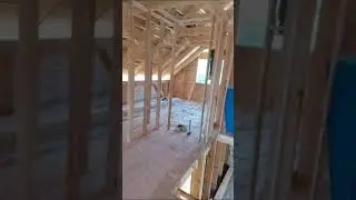 Mansarda la casa din lemn.
