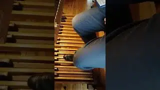 Orgel spielen - Fu&szlig;satz beim Pedalspiel eines Chorals