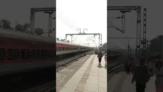 Mega Offlink SRC WAP-7 12284 NZM ERS Duronto Overtakes BRC WAP-7 22954 Gujarat Express at Bilimora