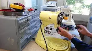Sunbeam Mixmaster yellow Model 12 maintenance and base restoration