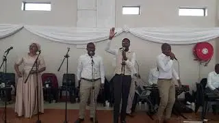 Ufanelwe ubukhosi yena